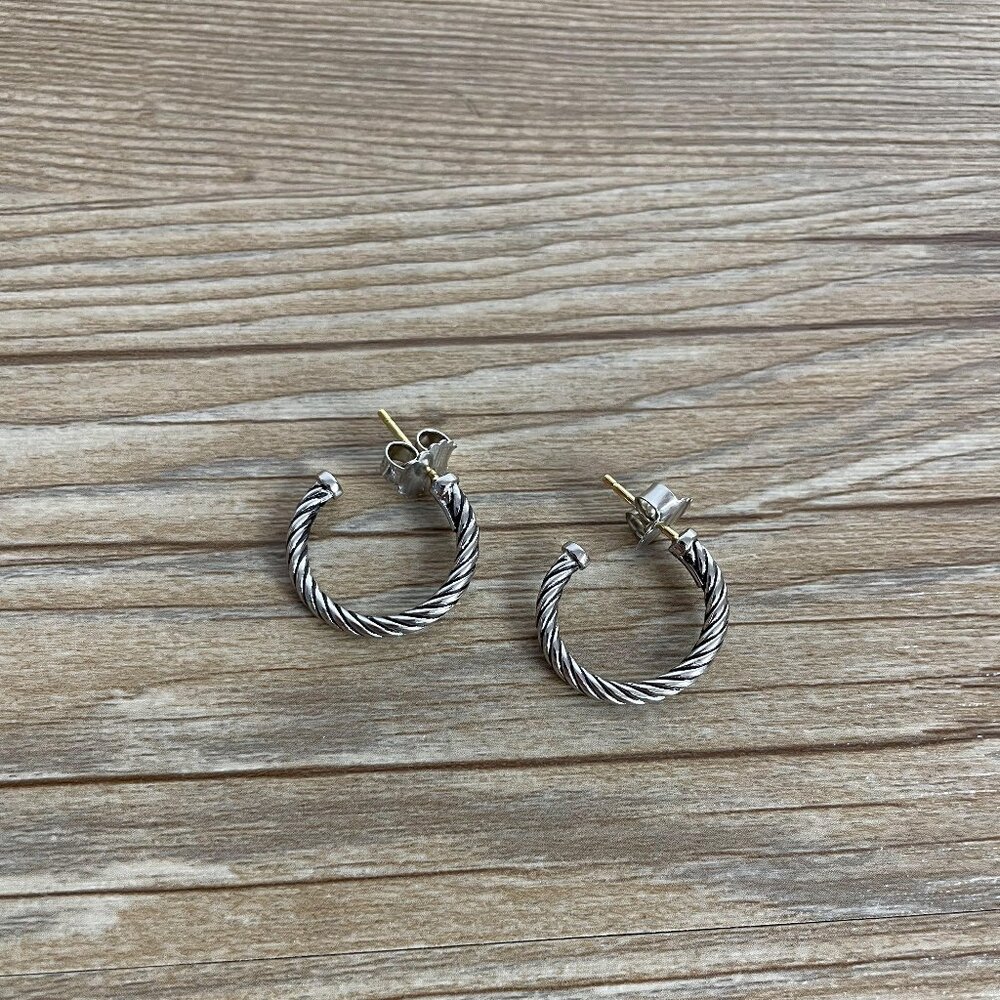 David Yurman Sculpted Cable Hoop Earrings in 925 Sterling Silver - Picture 2 of 7